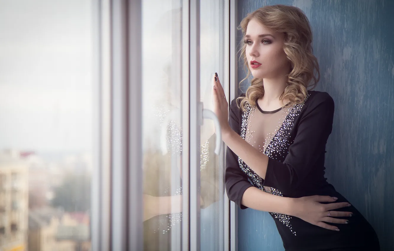 Фото обои взгляд, девушка, платье, окно, фотограф, Alexander VS