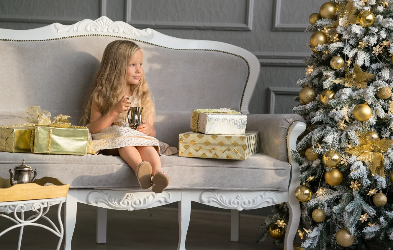 Фото обои праздник, игрушки, елка, новый год, девочка, подарки