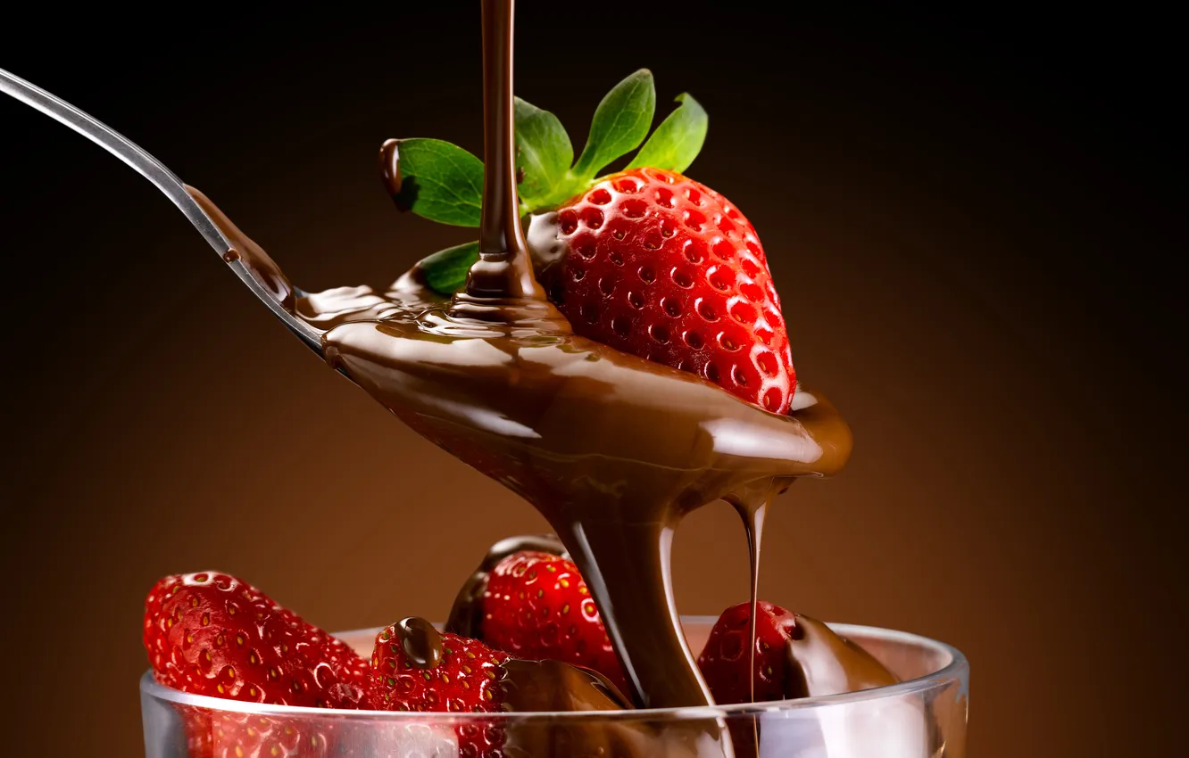 Фото обои ягоды, шоколад, клубника, ложка, красные, десерт, сладкое