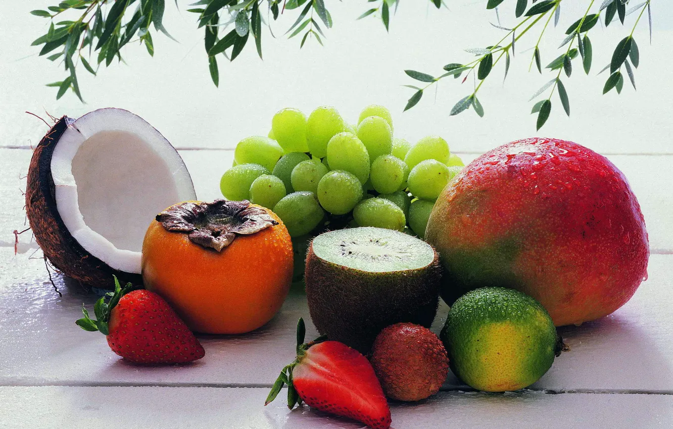 Фото обои еда, кокос, киви, клубника, виноград, фрукты, вкусно, хурма