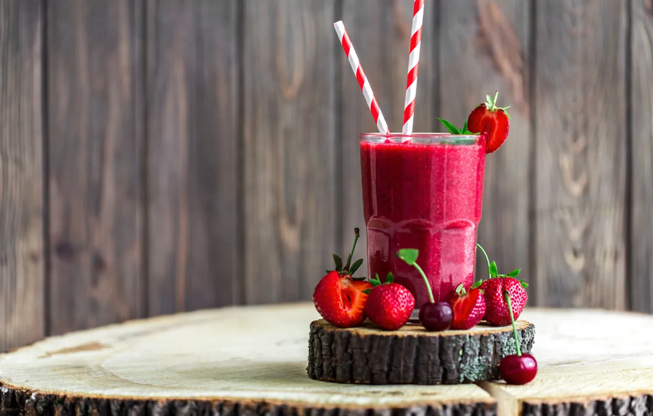 Фото обои вишня, стакан, ягоды, клубника, напиток, смузи