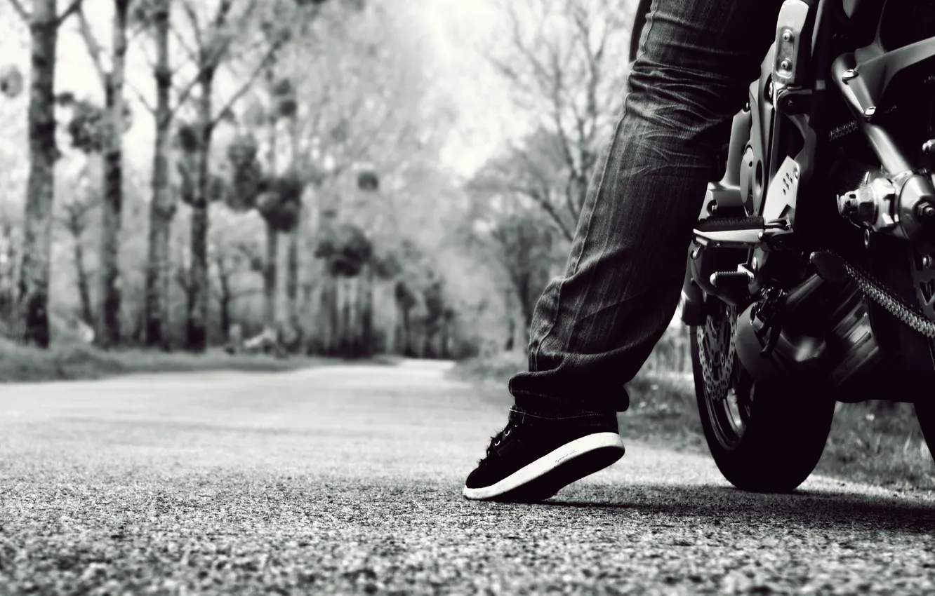 Фото обои дорога, мотоцикл, нога