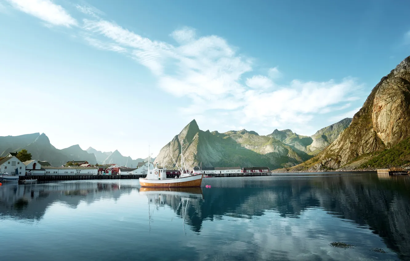 Фото обои горы, скалы, дома, бухта, лодки, Норвегия, катер, причалы