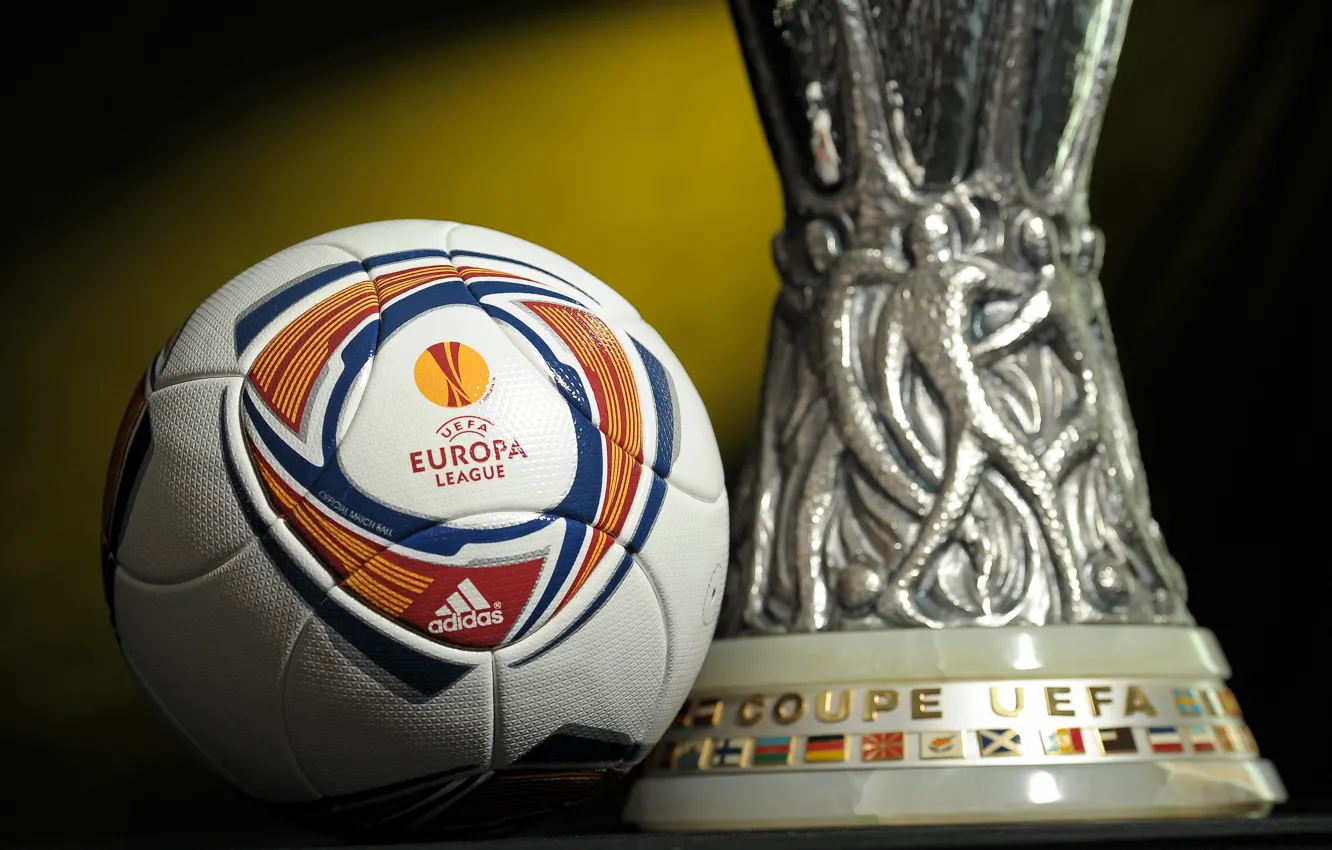 Фото обои мяч, кубок, uefa, champions league, трофеи, europe league