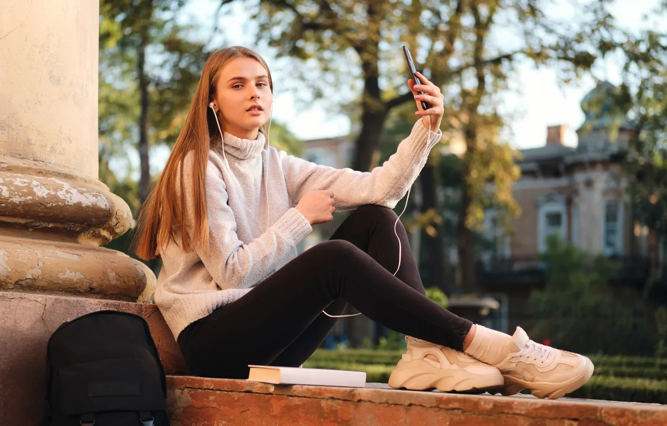 Фото обои girl, attractive, cozy, student, sweater