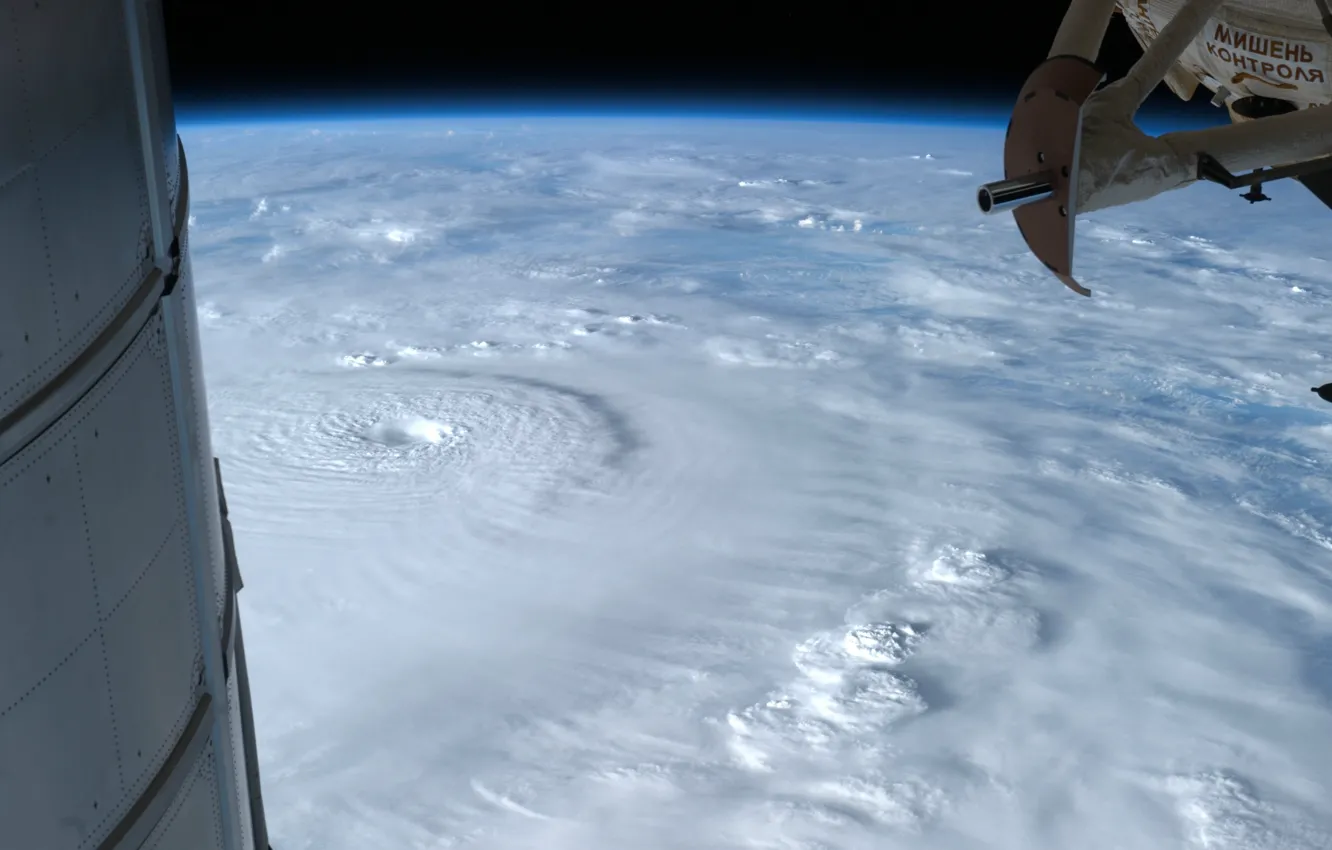 Фото обои облака, стихия, Земля, ураган, МКС, Bopha