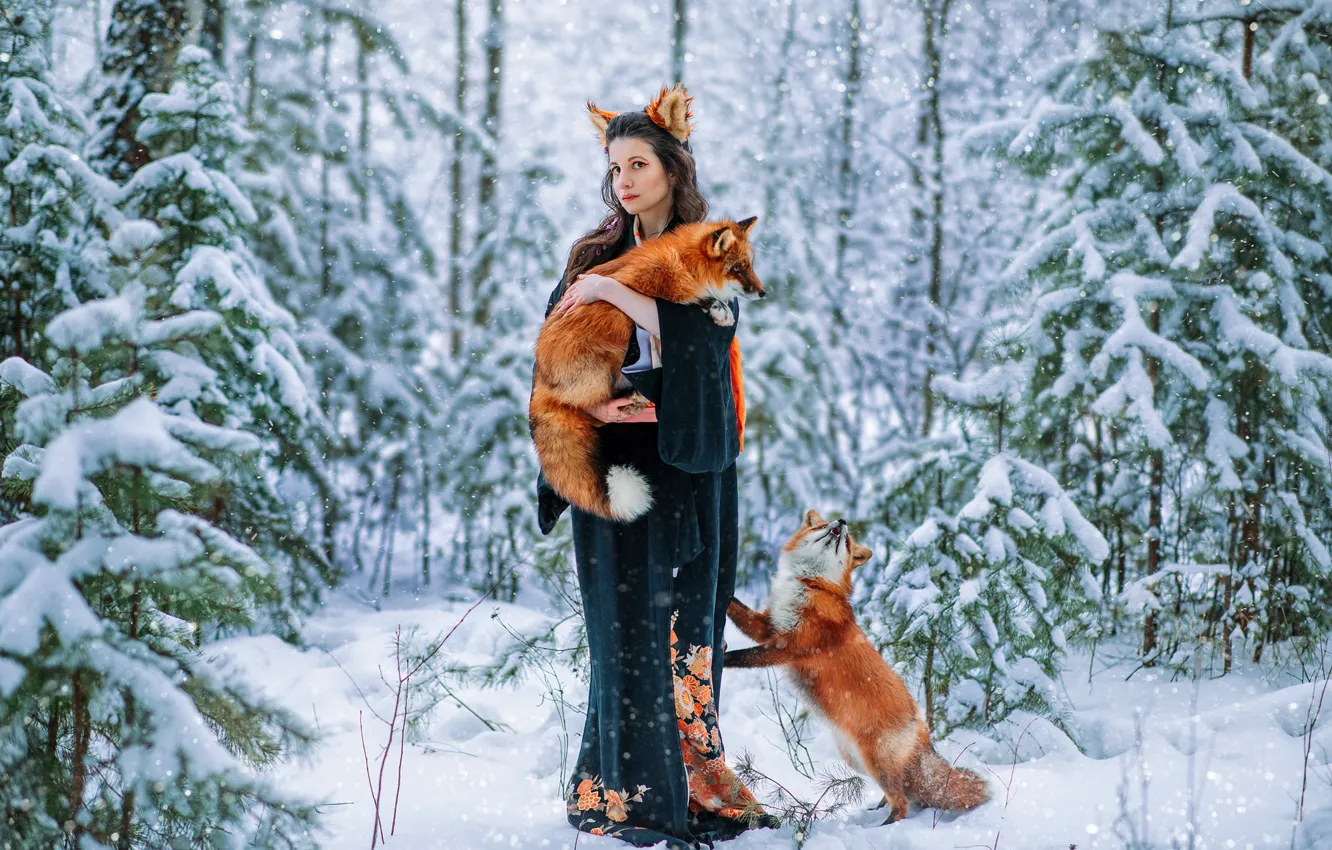 Фото обои зима, лес, девушка, снег, поза, кимоно, Вероника, ушки