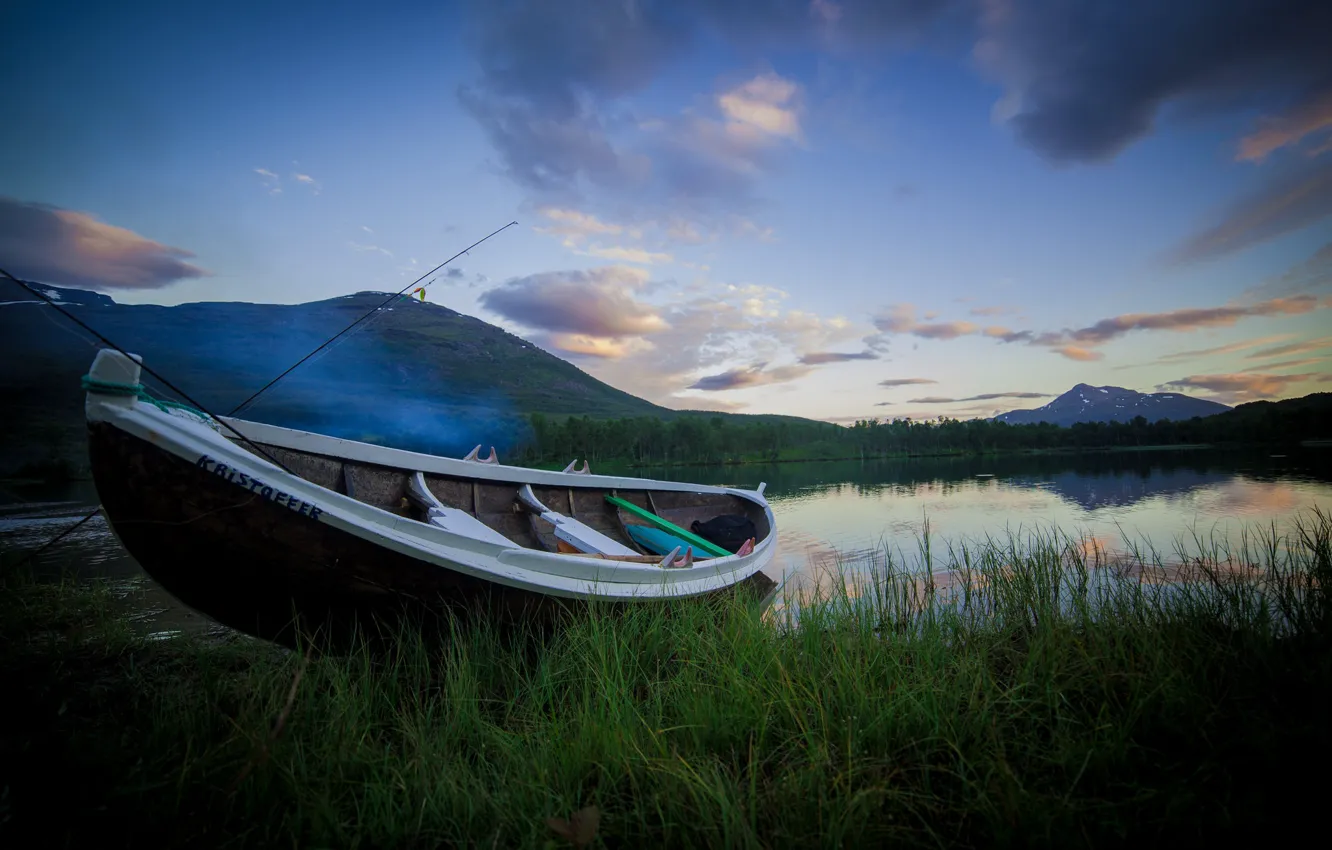 Фото обои горы, река, лодка, вечер, Vivian Ebeltoft