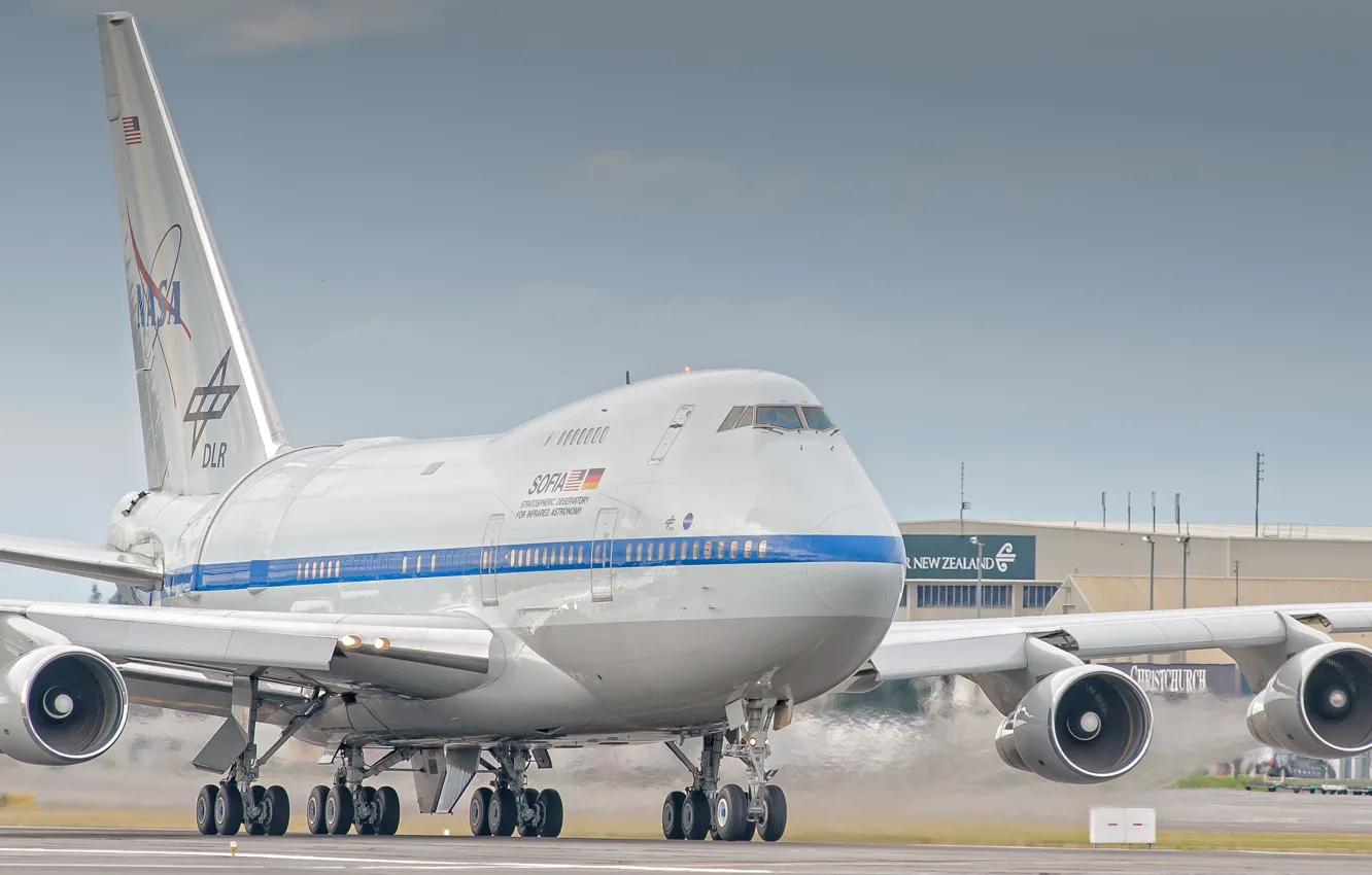 Фото обои Самолет, Лайнер, Двигатель, Boeing, NASA, ВПП, DLR, Boeing 747SP
