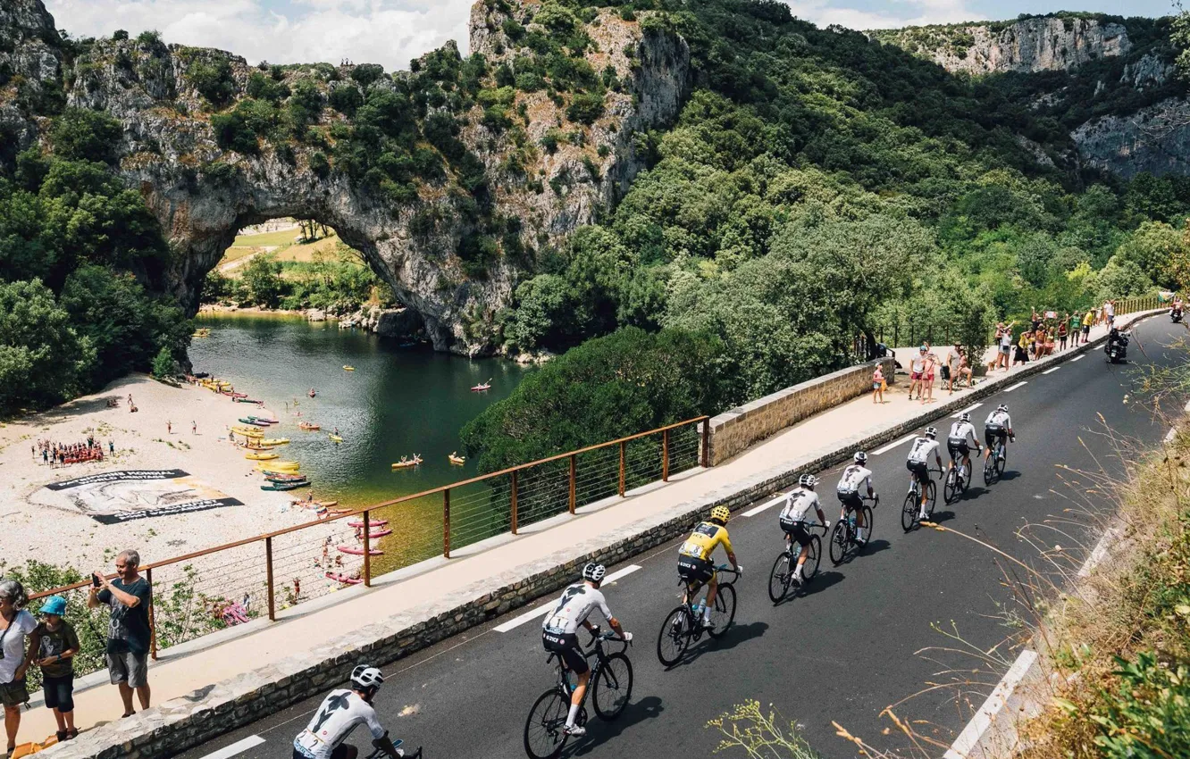 Фото обои мост, река, гонка, Франция, велоспорт, авангард, Тур де Франс, procycling