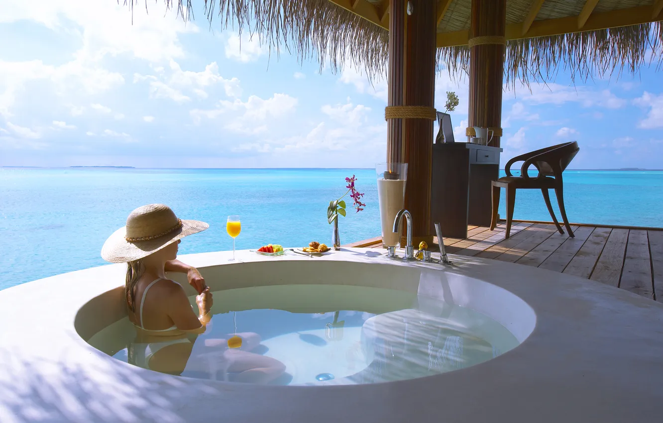 Фото обои девушка, солнце, океан, ванна, уединение, релаксация