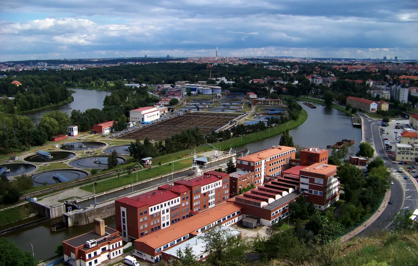 Фото обои дорога, машины, город, река, здания, Прага, Чехия