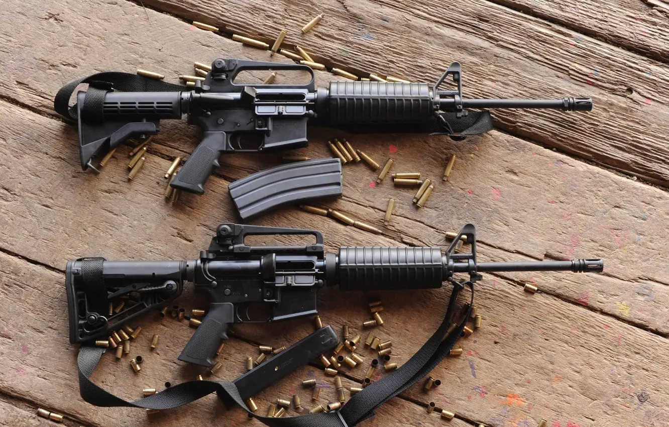 Фото обои guns, wood, automatic rifles, ammunition used