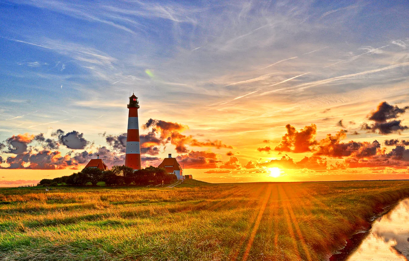 Фото обои поле, небо, трава, солнце, облака, рассвет, маяк, Германия