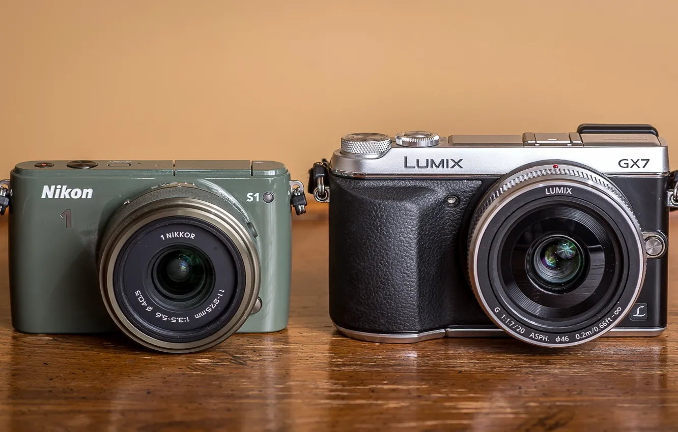 Фото обои фон, дуэль, камеры, Lumix GX7, Nikon 1 S1