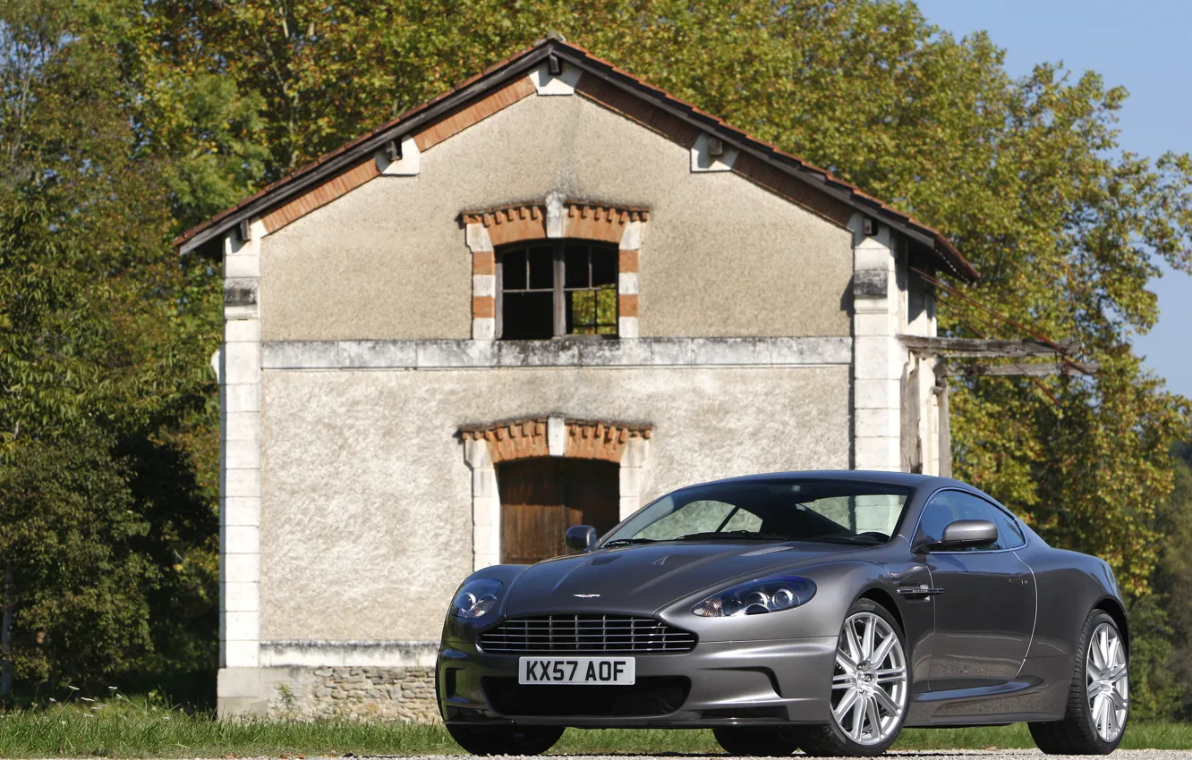Фото обои дом, Aston Martin, DBS