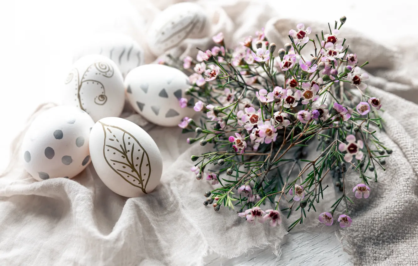 Фото обои цветы, праздник, узор, яйца, весна, Пасха, белый фон, ткань