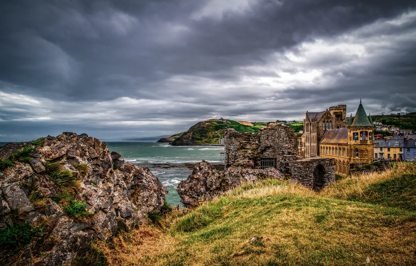 Фото обои море, тучи, замок, скалы, побережье, Англия, Aberystwyth