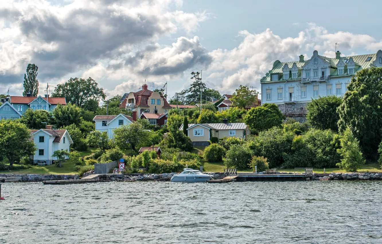 Фото обои небо, облака, деревья, город, река, берег, Швеция, Stockholm