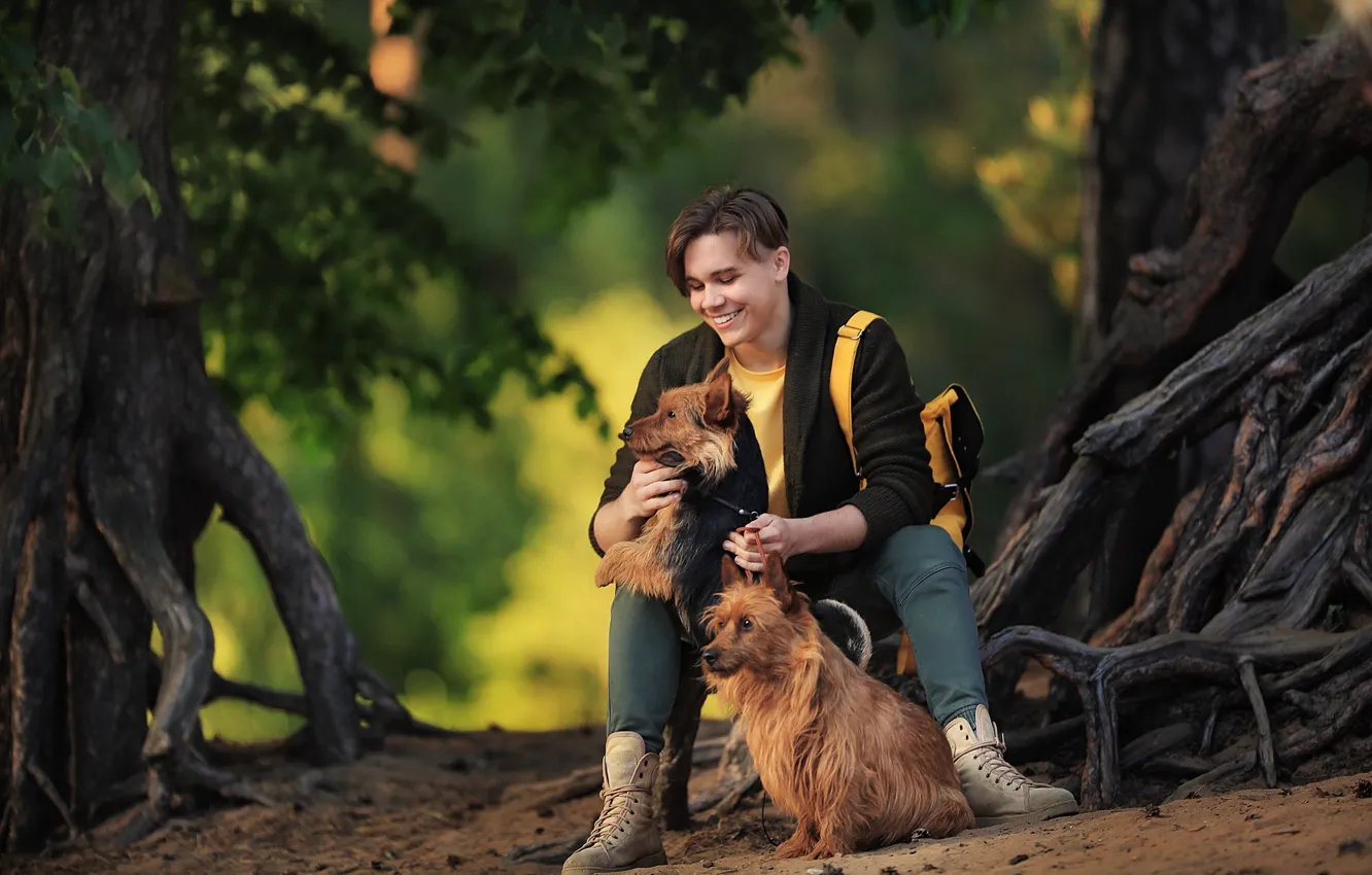 Фото обои собаки, деревья, улыбка, мальчик, парень, Анастасия Бармина