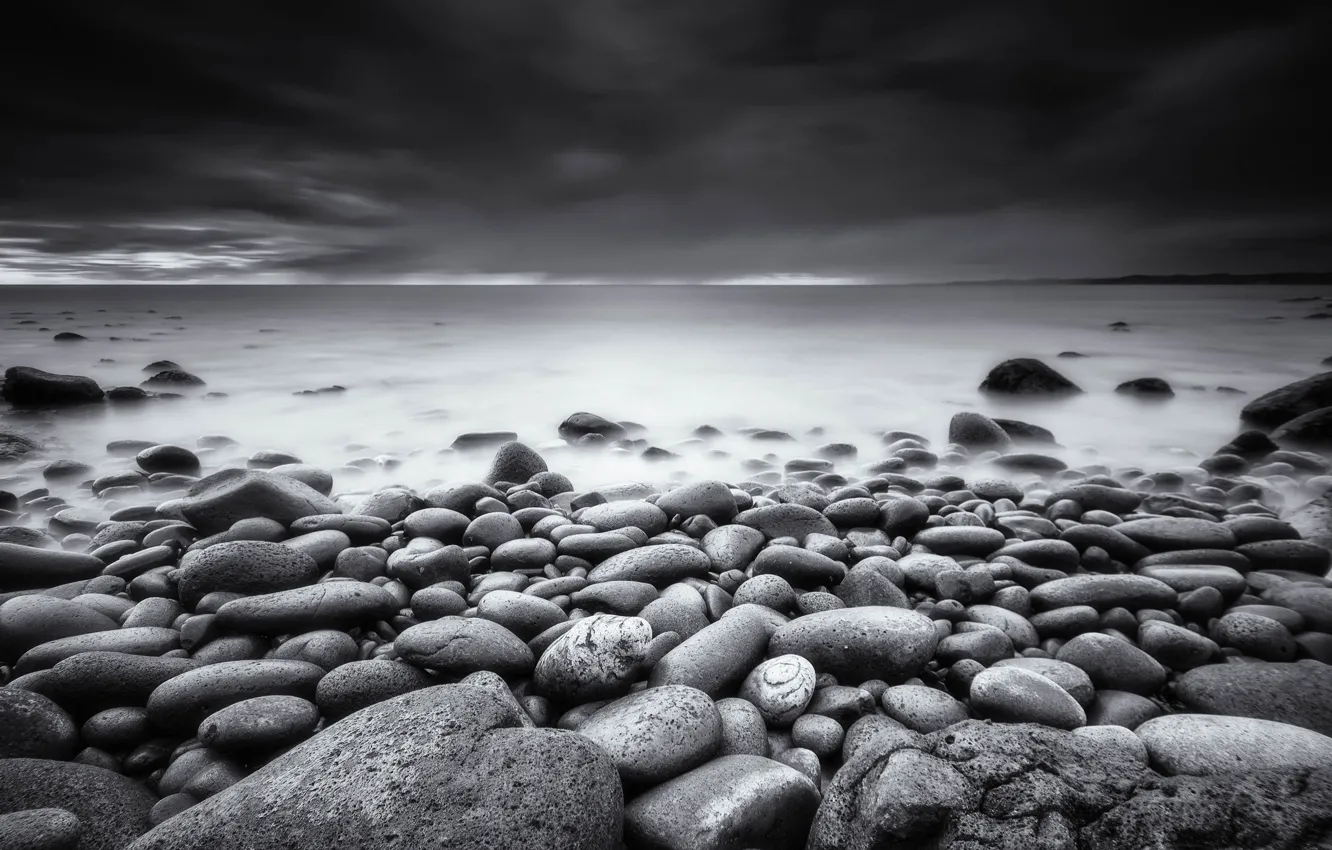 Фото обои камни, берег, Пляж, черно-белое фото, Raglan, Waikato