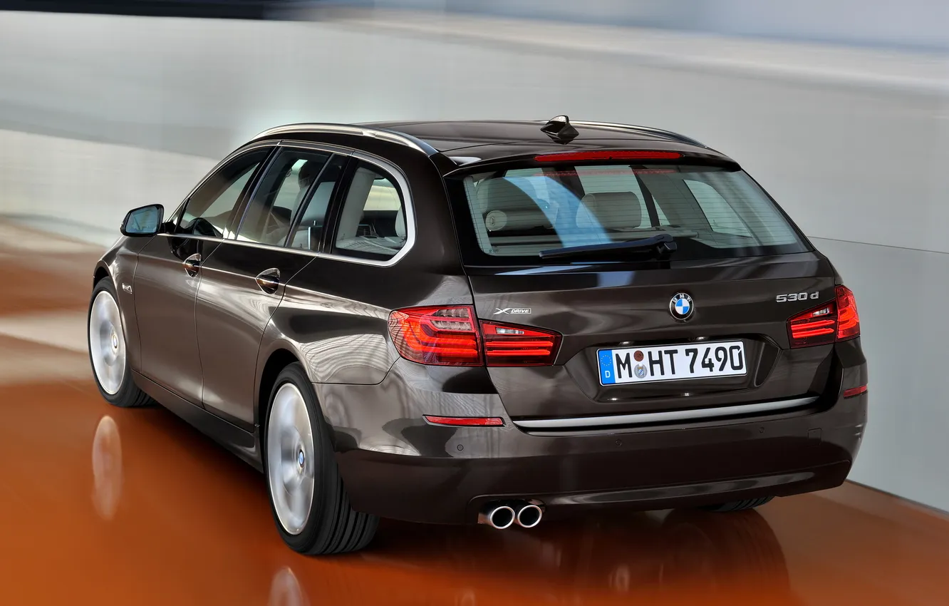 Фото обои бмв, BMW, в движении, задок, универсал, xDrive, Touring, Modern Line