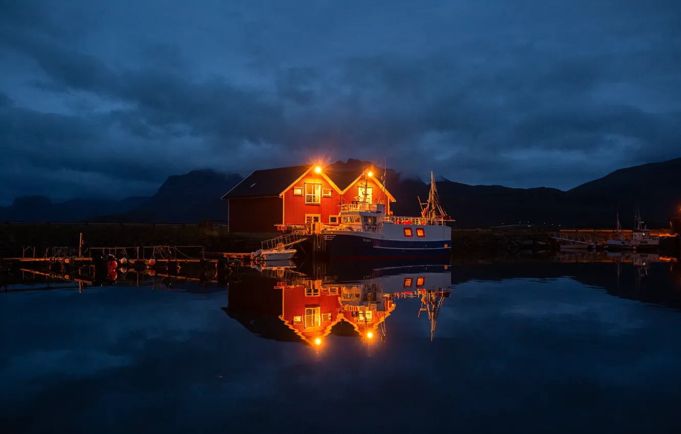 Фото обои горы, ночь, дом, отражение, причал, Норвегия, Norway, фьорд