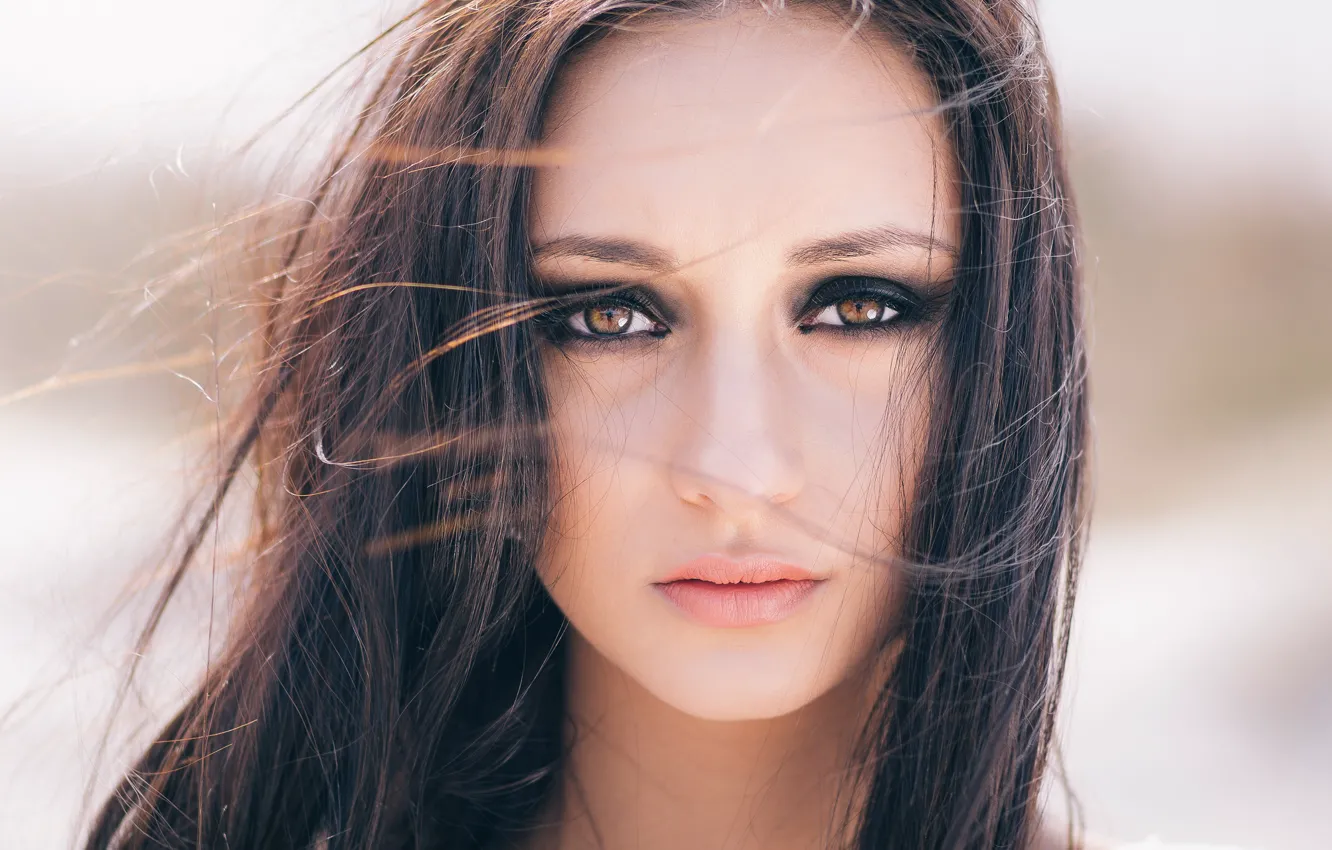 Фото обои взгляд, девушка, лицо, макияж, брюнетка