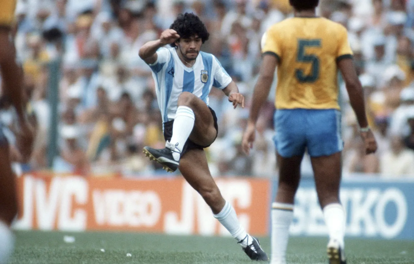 Фото обои удар, maradona, 1982, мышцы ног, аргентина бразилия
