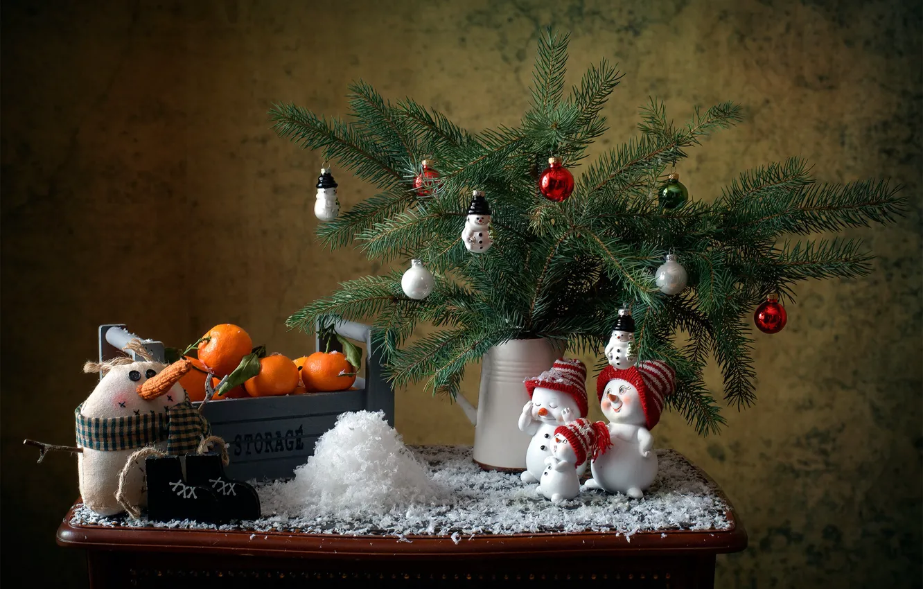 Фото обои снег, украшения, ветки, праздник, новый год, ель, ящик, хвоя