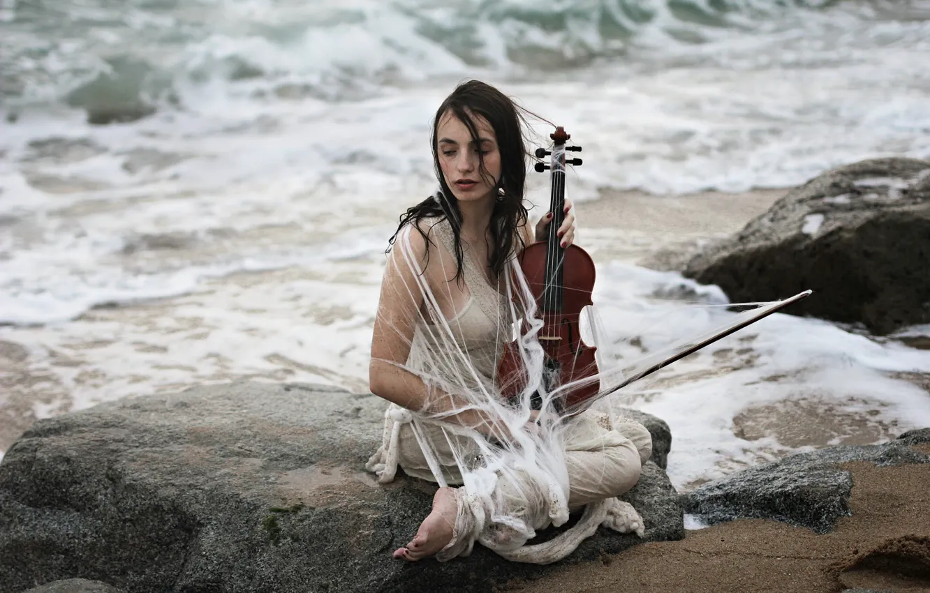 Фото обои море, девушка, берег, скрипка