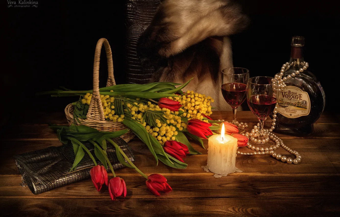 Фото обои свеча, ожерелье, бокалы, тюльпаны, 8 Марта, мимоза