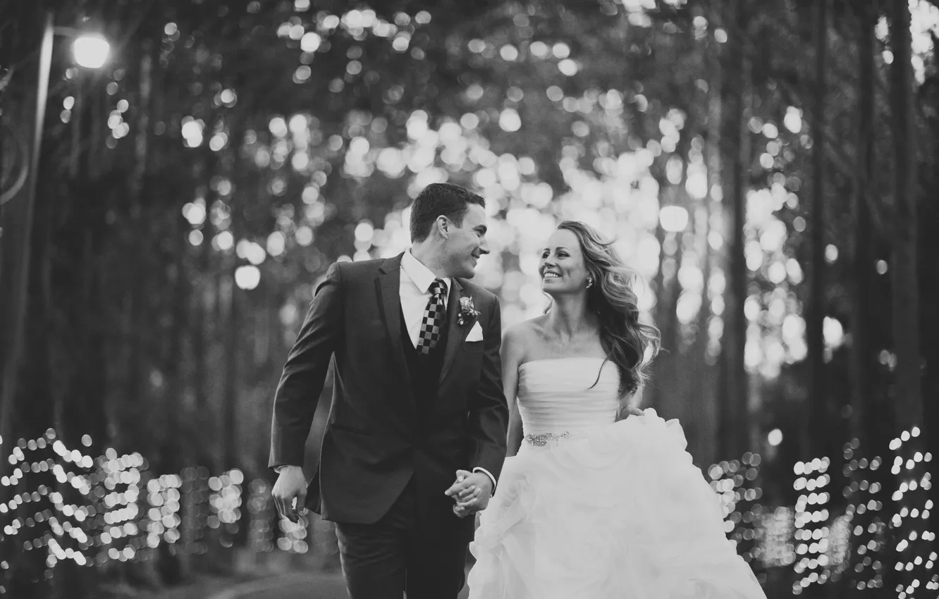 Фото обои девушка, улыбка, платье, костюм, черно-белое, парень, невеста, жених