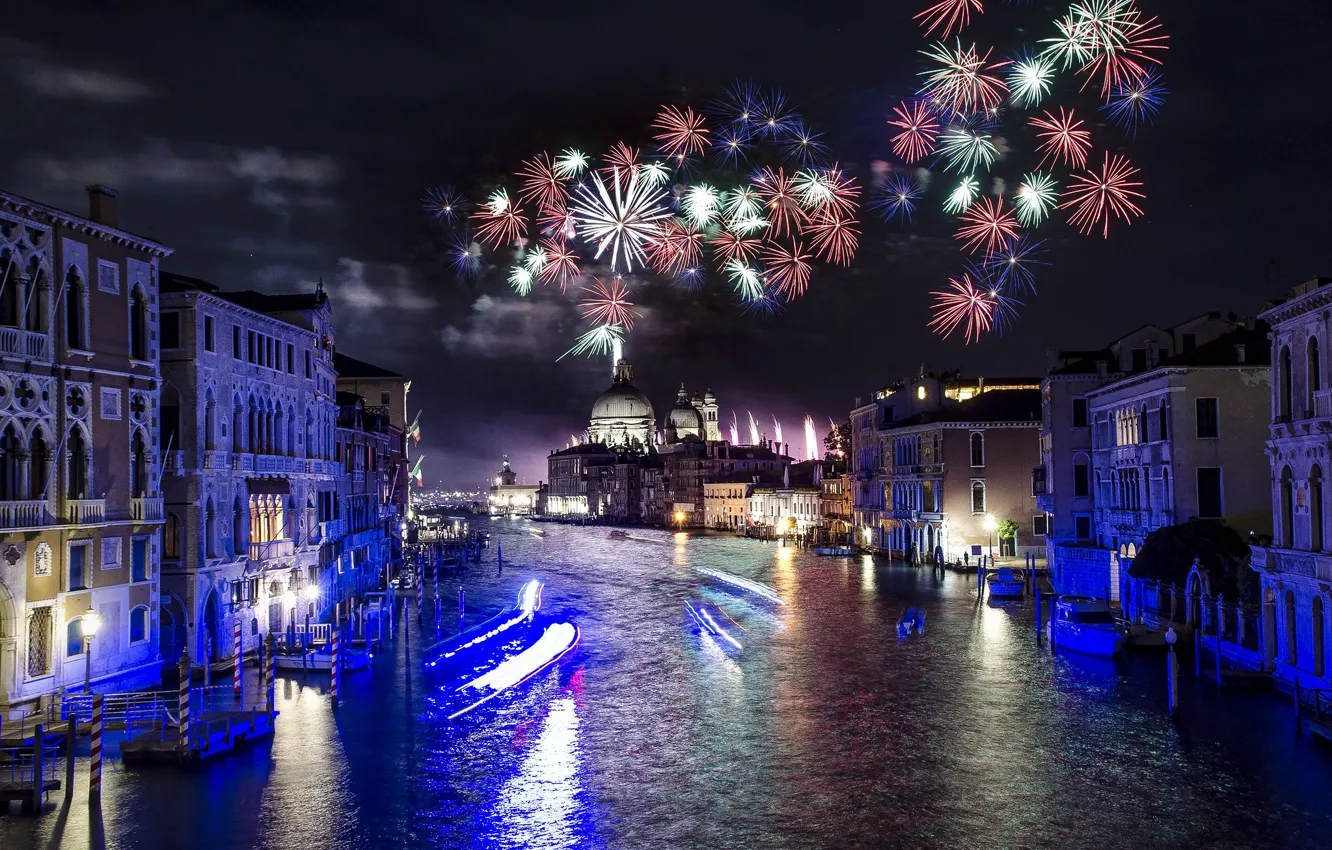 Фото обои ночь, огни, праздник, Италия, Венеция, Новый год, фейерверк