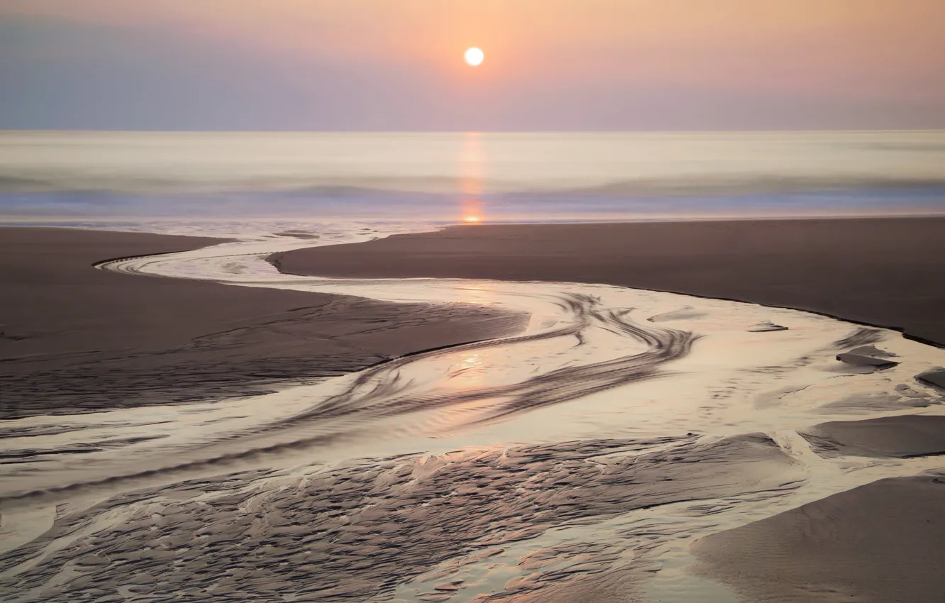 Фото обои песок, море, пляж, небо, солнце, свет, река, рассвет