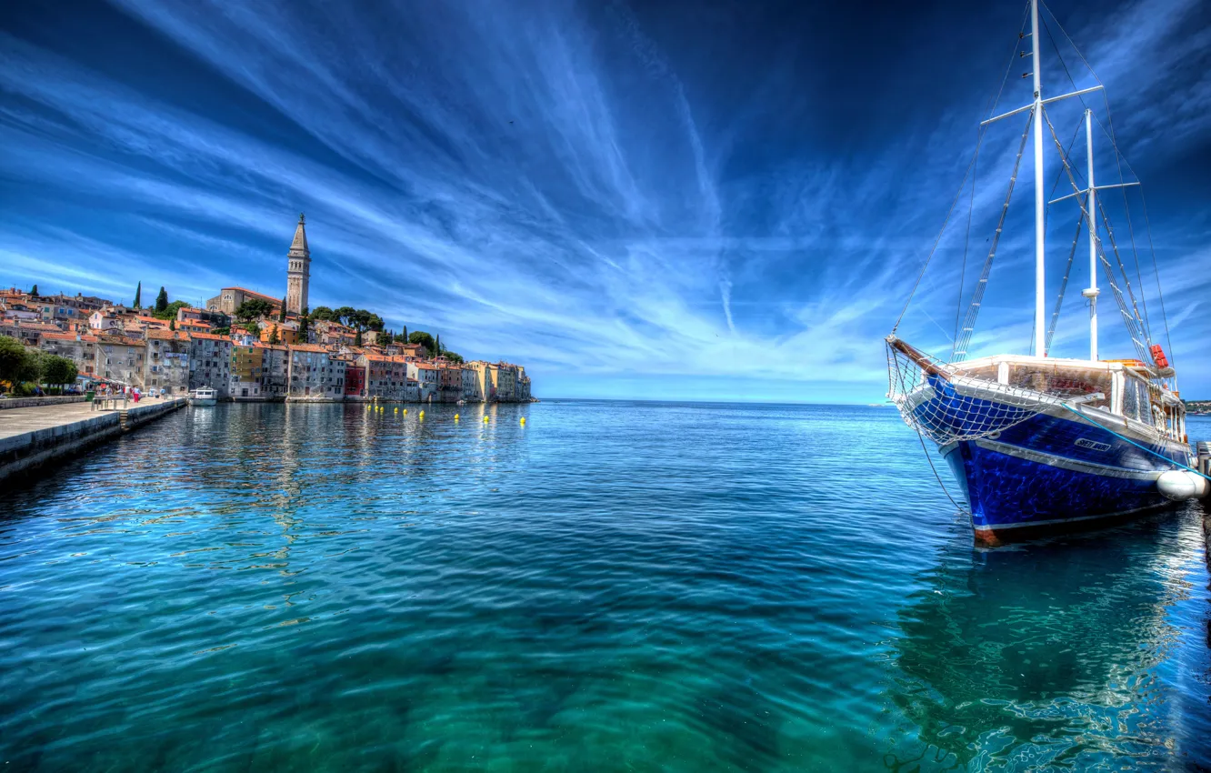 Фото обои море, небо, побережье, HDR, дома, яхта, горизонт, Хорватия