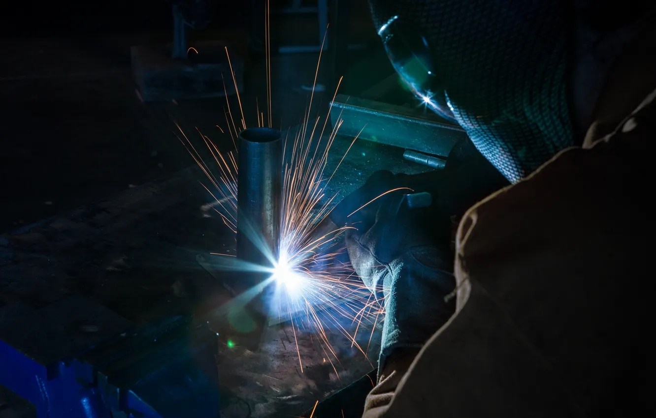 Фото обои metal, sparks, welder