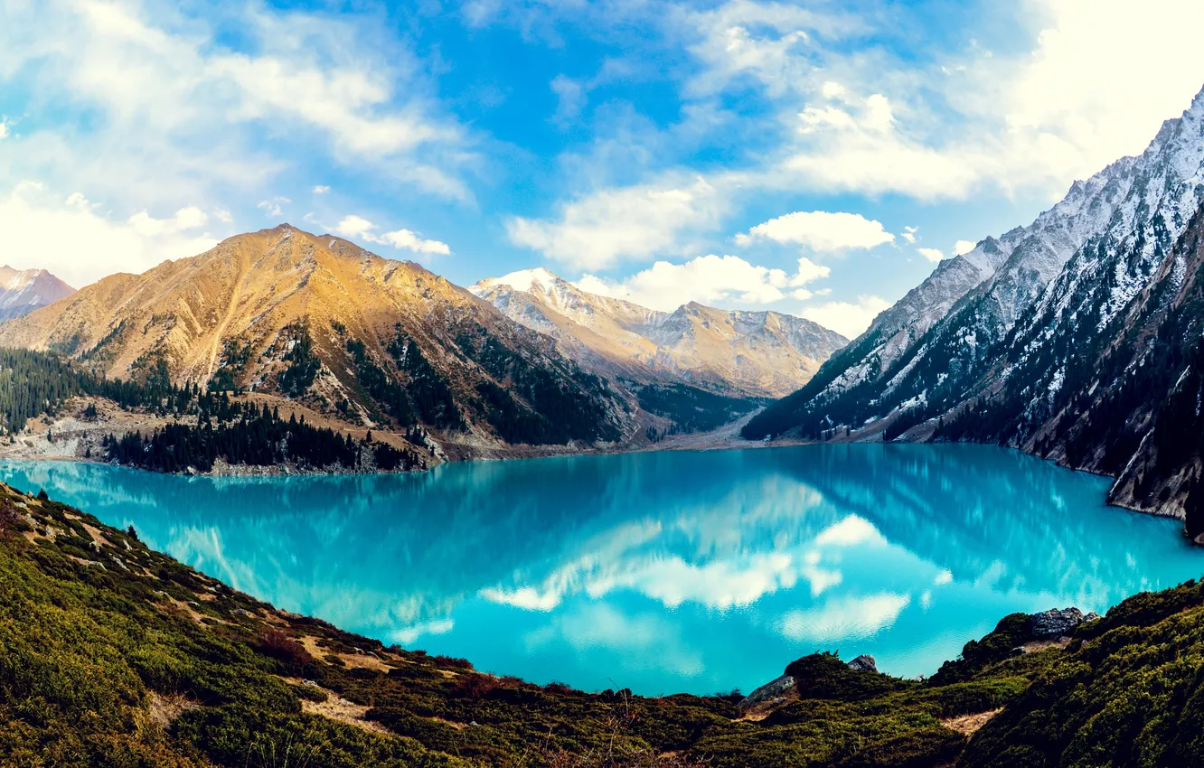 Фото обои лес, небо, горы, озеро, отражение, красиво, Казахстан, Большое Алматинское озеро
