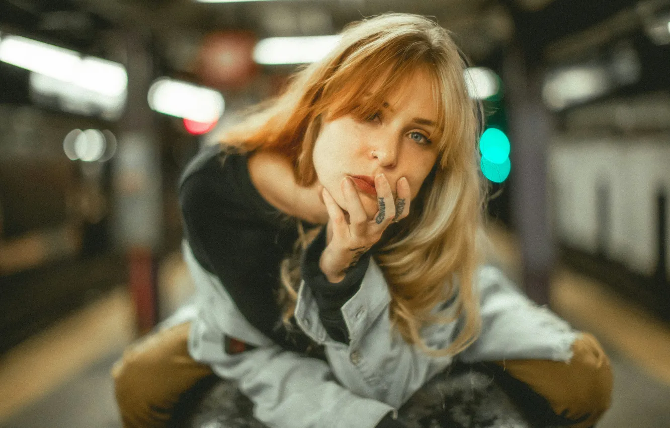 Фото обои модель, блондинка, размытый фон, Jessica Christian