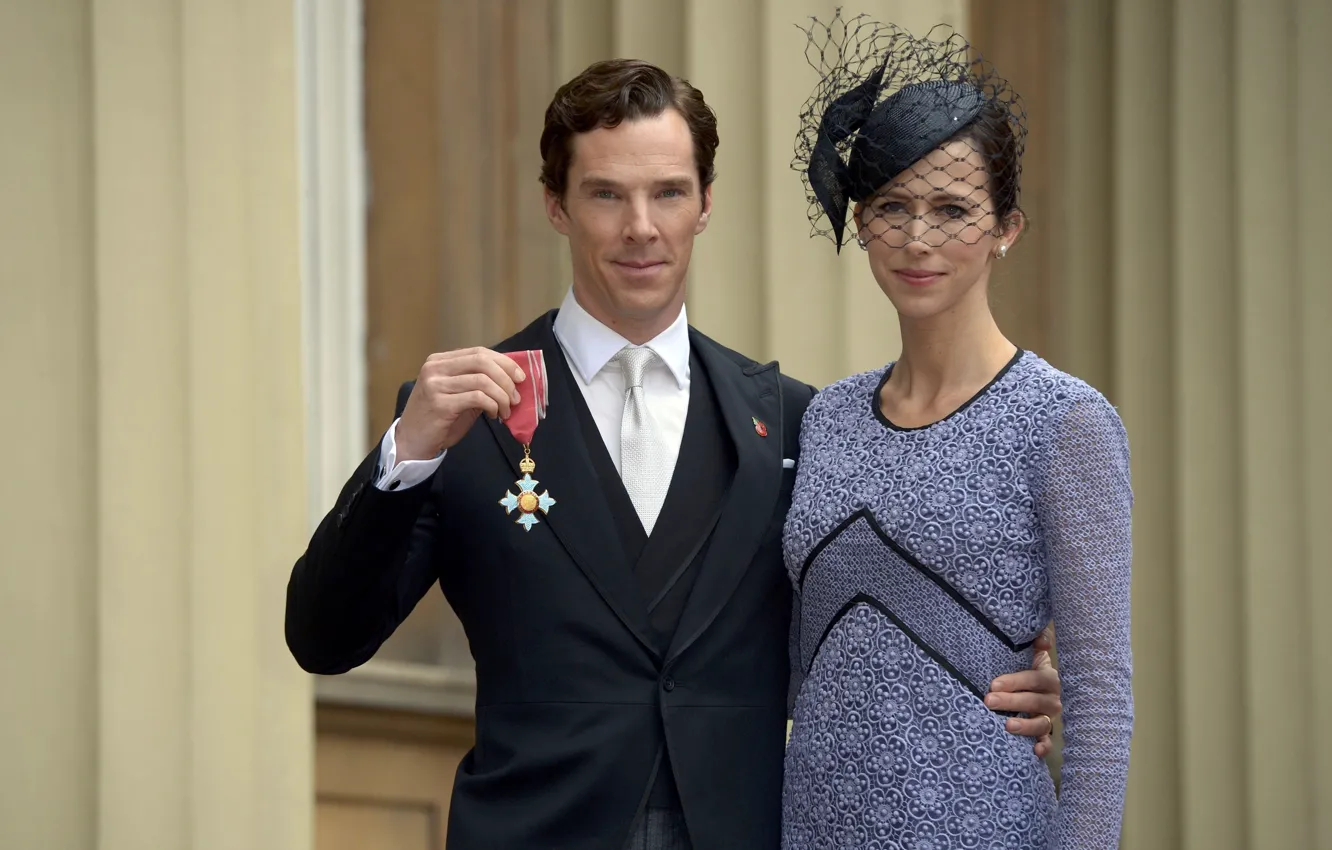 Фото обои орден, Бенедикт Камбербэтч, Benedict Cumberbatch, супруги, церемония вручения, Софи Хантер, Кавалер ордена Британской империи