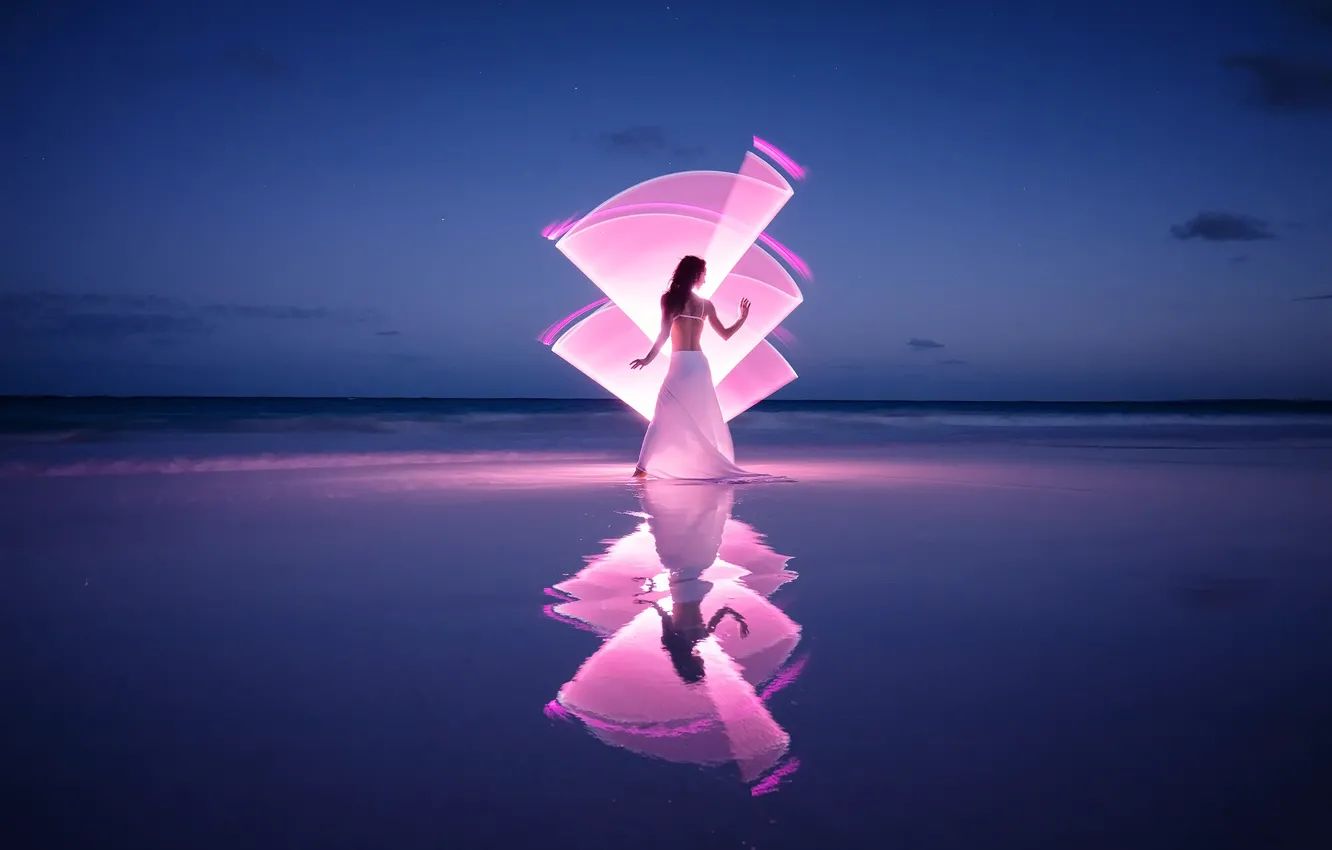 Фото обои волны, девушка, свет, берег, Light-painting at the pink sand beach