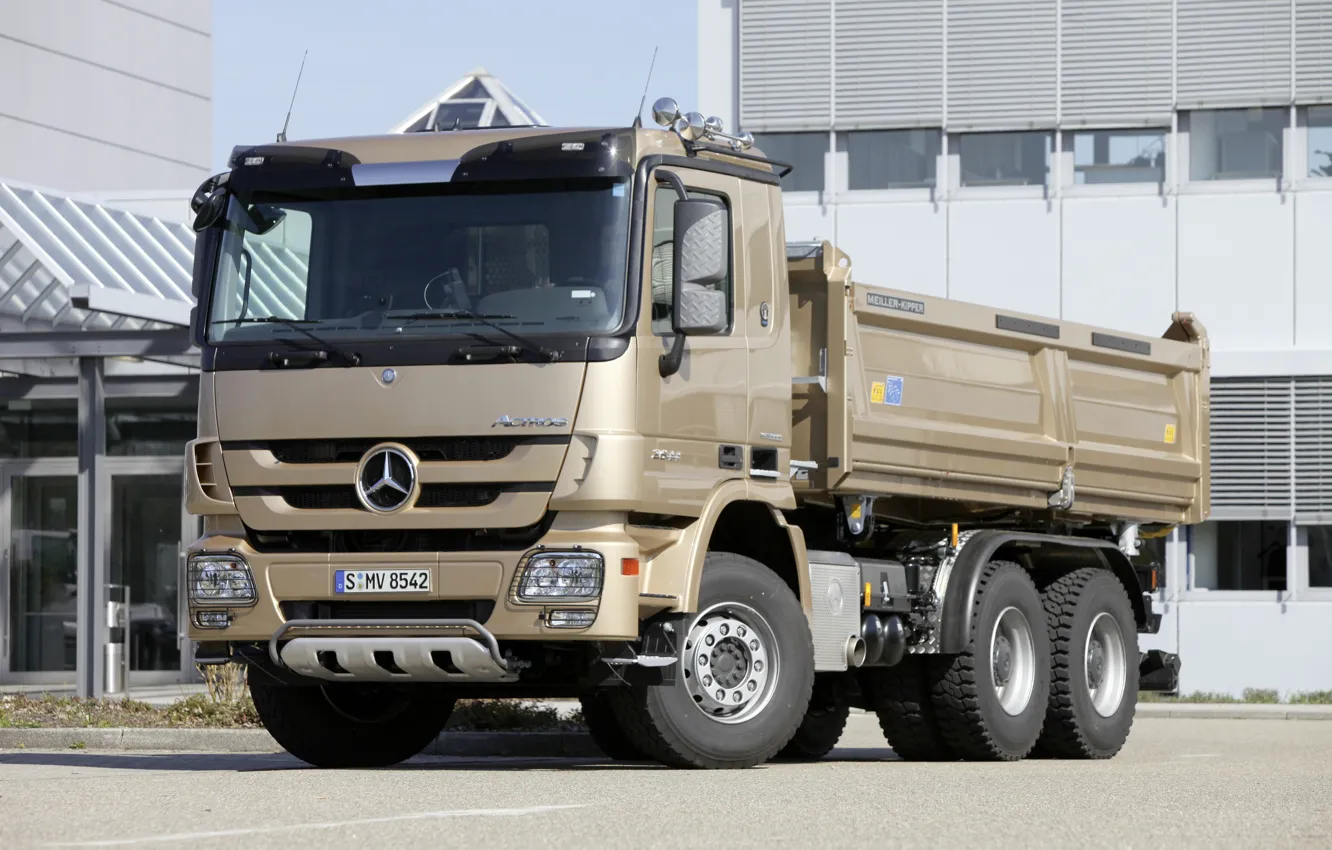 Фото обои здание, Mercedes-Benz, кузов, самосвал, Actros, трёхосный