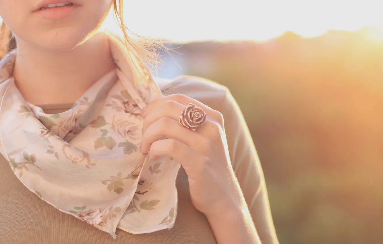 Фото обои девушка, солнце, цветы, фон, настроения, одежда, роза, цвет