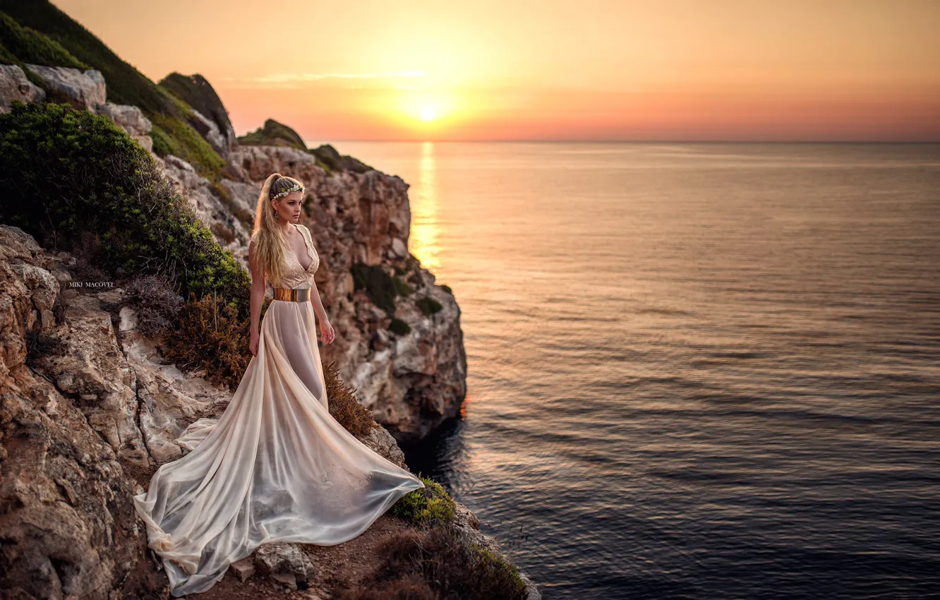 Фото обои девушка, закат, фото, скалы, платье, Miki Macovei, Venkara Capris, Kara Kay