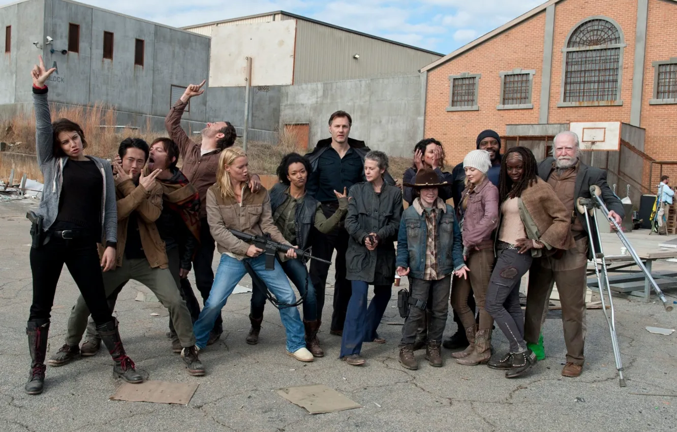 Фото обои зомби, Maggie, zombie, сериал, Sasha, персонажи, тюрьма, serial