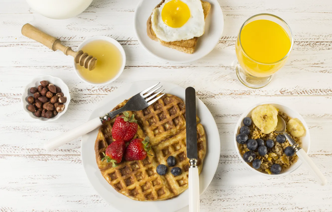 Фото обои ягоды, завтрак, черника, клубника, сок, мёд, банан, вафли