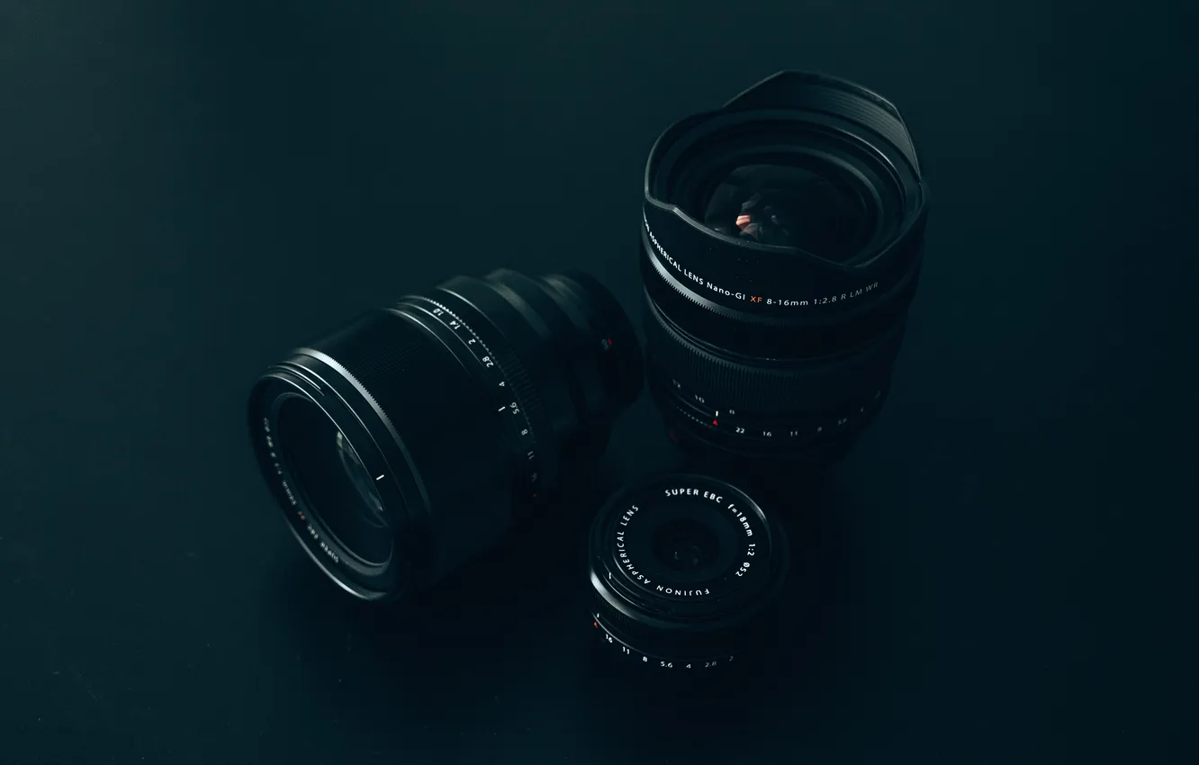 Фото обои фотоаппарат, объектив, тёмный фон, фотокамера