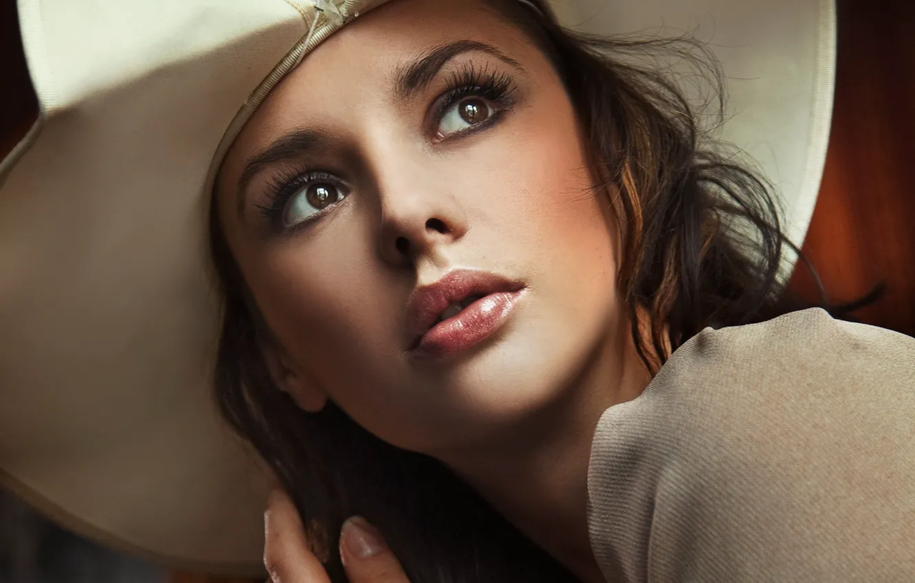 Фото обои girl, sexy, hat, eyes, model, face, hair, babe