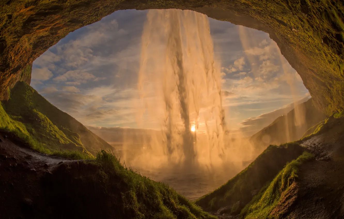 Фото обои водопад, Солнце, пещера, Исландия, sun, waterfall, Iceland, Seljalandsfoss