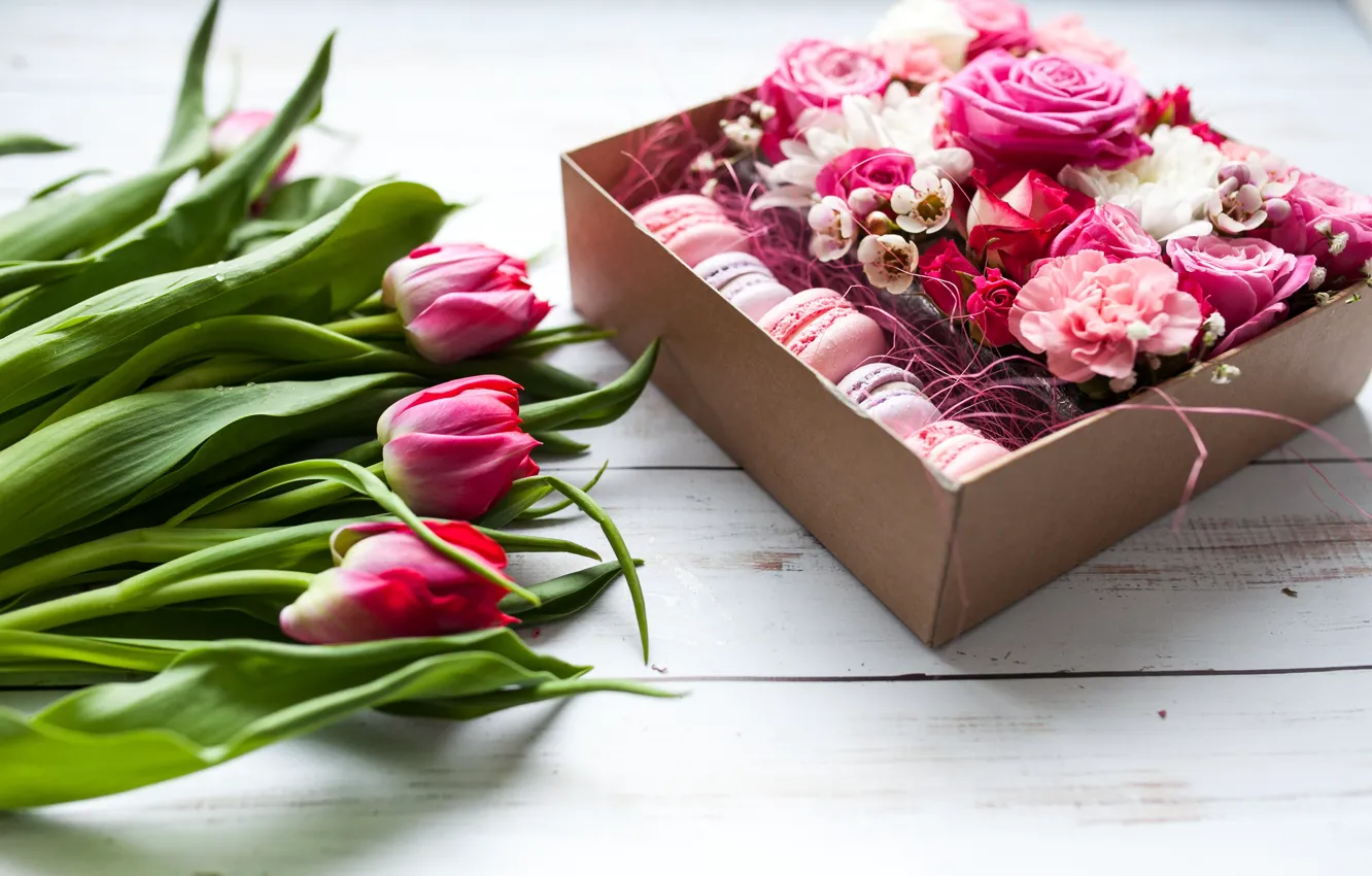 Фото обои цветы, коробка, розы, букет, тюльпаны, розовые, flower, wood